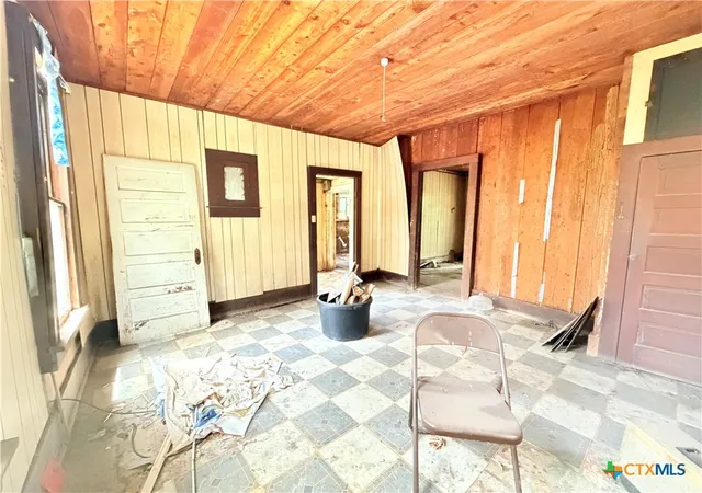 Photo 3 of Single family home for sale at 202 Vollentine St, Yoakum, TX 77995 | MLS# 618494 | Listing updated on 2026-07-27