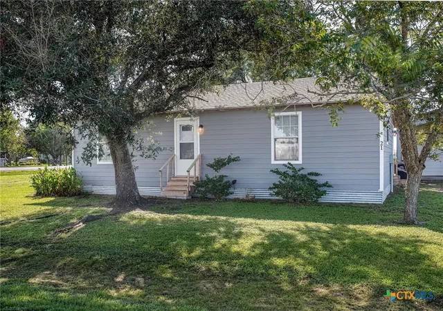 Homes for sale in Palacios, TX | 21 Mollnar Dr, Palacios, TX 77465 | MLS# 618531
