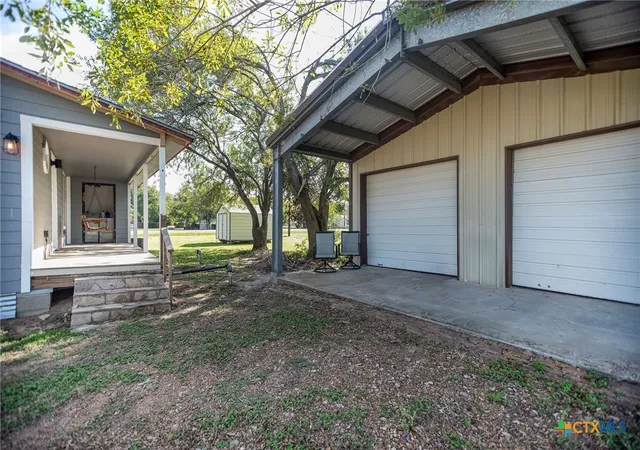 Homes for sale in Palacios, TX | 21 Mollnar Dr, Palacios, TX 77465 | MLS# 618531