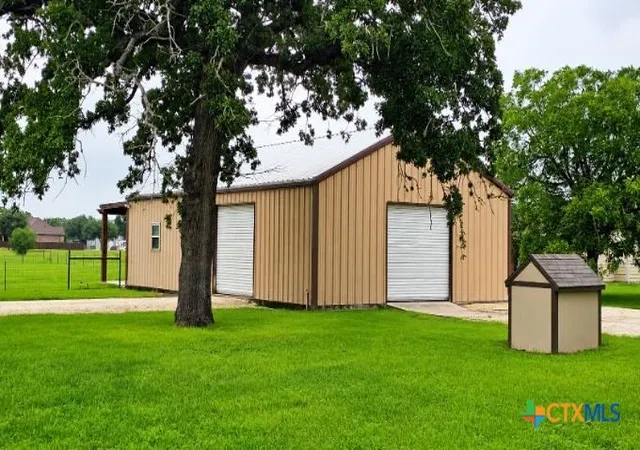 Homes for sale in Hallettsville, TX | 67 County Road 132B, Hallettsville, TX 77964 | MLS# 618371