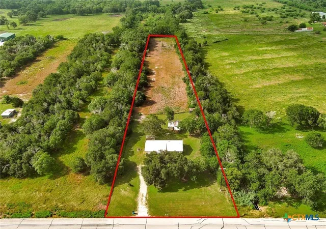 Homes for sale in Shiner, TX | 2179 Us Hwy 90a, Shiner, TX 77984 | MLS# 618253