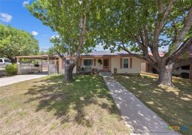 Homes for sale in Lampasas, TX | 1007 W Avenue A, Lampasas, TX 76550 | MLS# 617252