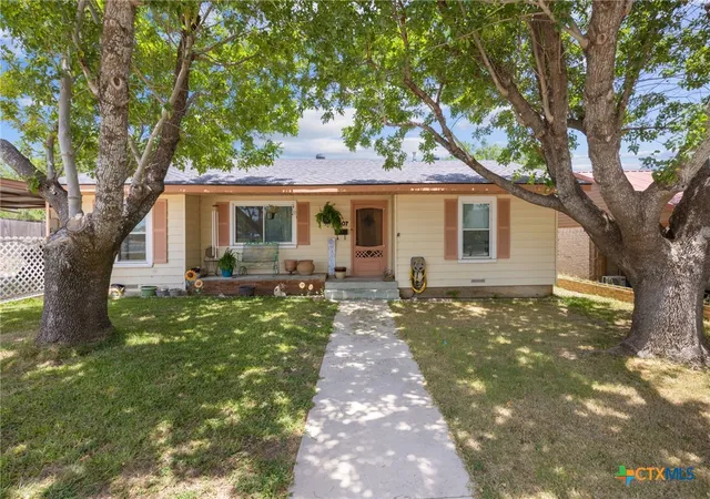 Homes for sale in Lampasas, TX | 1007 W Avenue A, Lampasas, TX 76550 | MLS# 617252