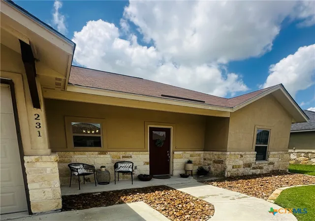 2nd image of 231 Navarro Xing St #7B, Seguin, TX 78155 | MLS# 618695