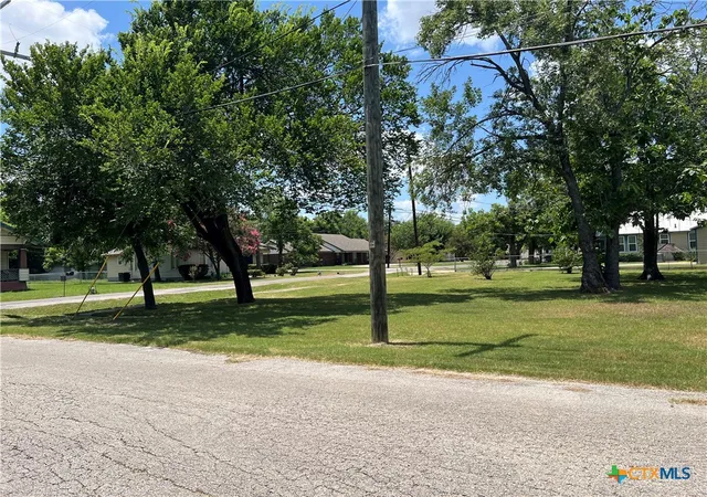 3rd image of 307 S Willis St, Granger, TX 76530 | MLS# 618716