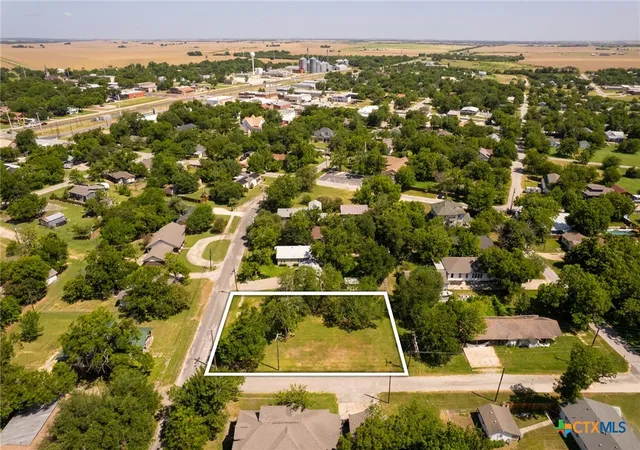 5th image of 307 S Willis St, Granger, TX 76530 | MLS# 618716