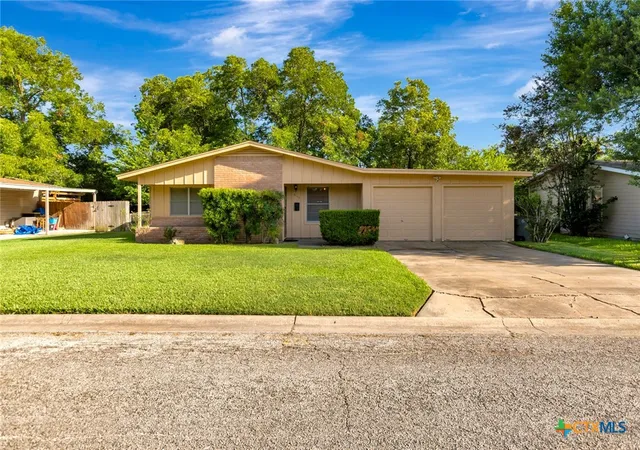 1st image of 2105 E Mistletoe Ave, Victoria, TX 77901 | MLS# 618616
