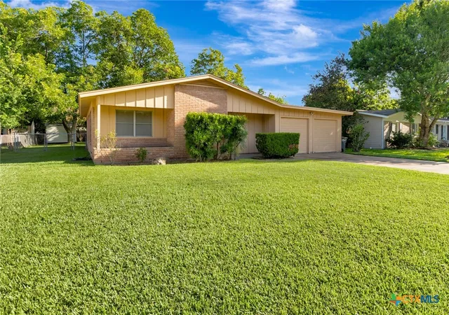 23rd image of 2105 E Mistletoe Ave, Victoria, TX 77901 | MLS# 618616