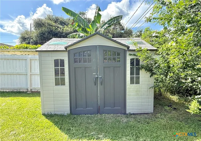 24th image of 505 Camelot Dr, Victoria, TX 77901 | MLS# 619033