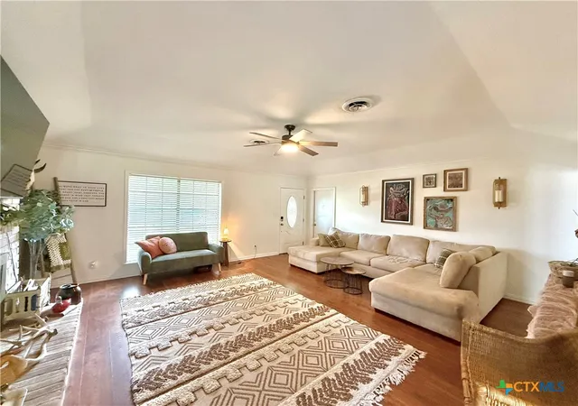 2nd image of 505 Camelot Dr, Victoria, TX 77901 | MLS# 619033