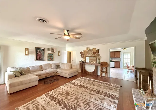 3rd image of 505 Camelot Dr, Victoria, TX 77901 | MLS# 619033