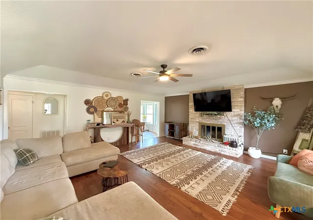 4th image of 505 Camelot Dr, Victoria, TX 77901 | MLS# 619033