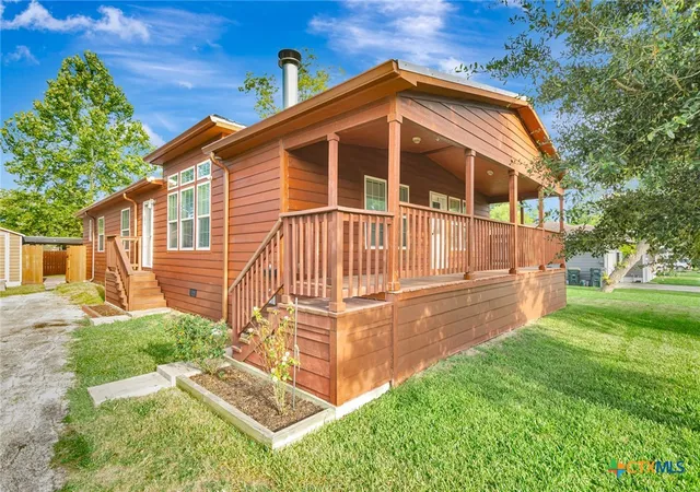 1st image of 606 N Glendale St, Hallettsville, TX 77964 | MLS# 619071