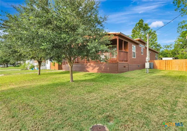 2nd image of 606 N Glendale St, Hallettsville, TX 77964 | MLS# 619071