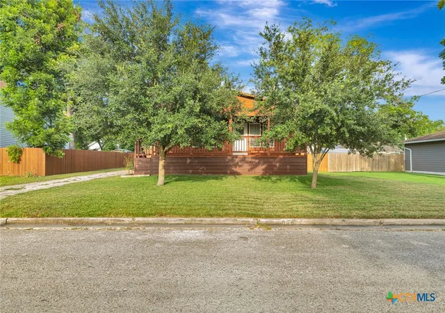 Homes for sale in Hallettsville, TX | 606 N Glendale St, Hallettsville, TX 77964 | MLS# 619071