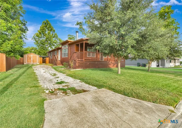 Homes for sale in Hallettsville, TX | 606 N Glendale St, Hallettsville, TX 77964 | MLS# 619071