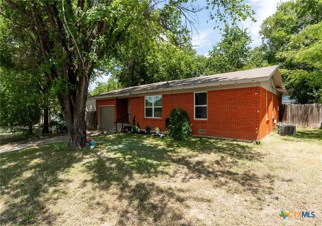 3rd image of 111 Cottonwood Dr, Gatesville, TX 76528 | MLS# 619148
