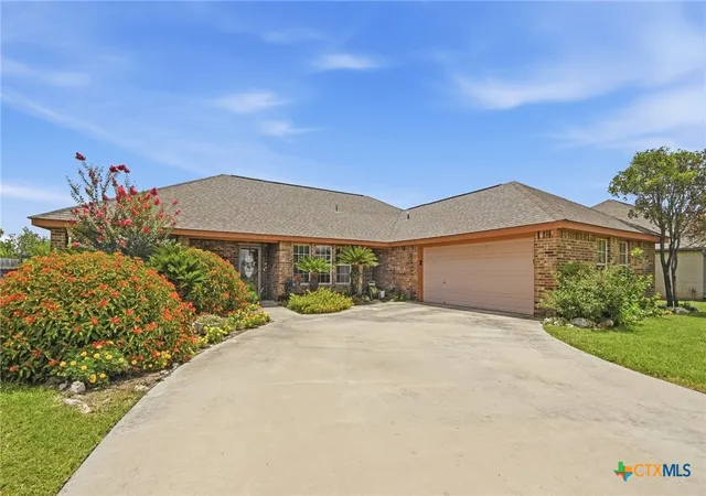 Homes for sale in Seguin, TX | 145 Castlewood Dr, Seguin, TX 78155 | MLS# 618354
