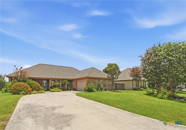 Homes for sale in Seguin, TX | 145 Castlewood Dr, Seguin, TX 78155 | MLS# 618354