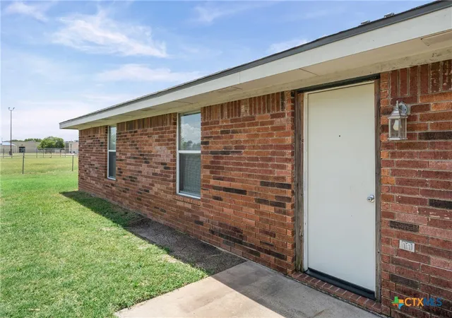 Listing Photo 2 - Condo for sale in building located at 4604 Wade Dr, Killeen, TX 76549 - Unit #
