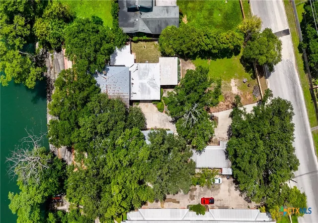 Listing Photo 4 - Condo for sale in building located at 1655 Kuehler Ave, New Braunfels, TX 78130