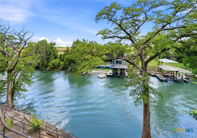 Listing Photo 5 - Condo for sale in building located at 1655 Kuehler Ave, New Braunfels, TX 78130