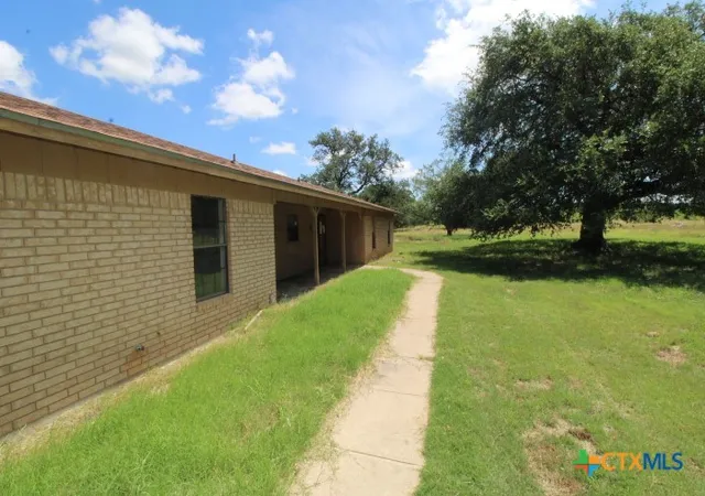 Photo 2 of Sale Pending at 525 County Rd 214, Jonesboro, TX 76538 | MLS# 619168 | Listing updated on 2026-10-07