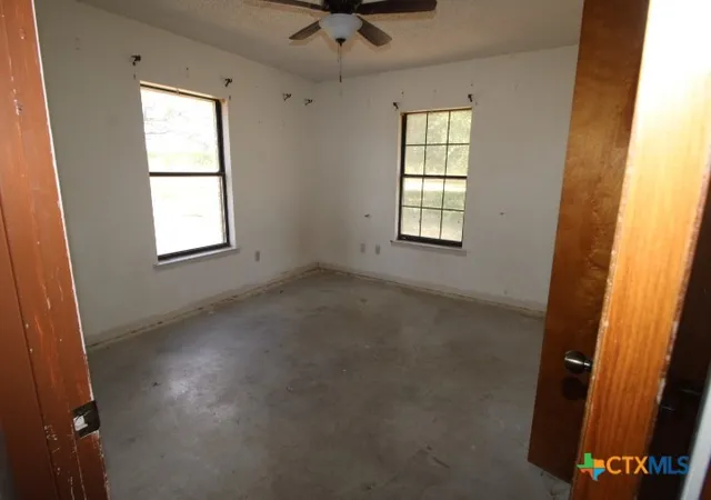 Photo 4 of Sale Pending at 525 County Rd 214, Jonesboro, TX 76538 | MLS# 619168 | Listing updated on 2026-10-07