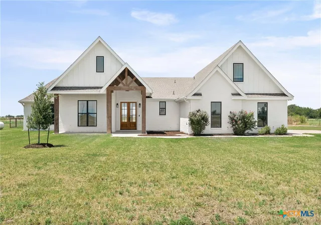 Photo 1 of Single family home for sale at 1060 Hackberry Rd, Salado, TX 76571 | MLS# 619240 | Listing updated on 2026-10-08