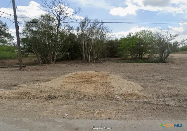 1st image of 211 E Seideman St, Seguin, TX 78155 | MLS# 618870