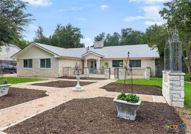 2nd image of 1102 N Avenue F, Elgin, TX 78621 | MLS# 619287