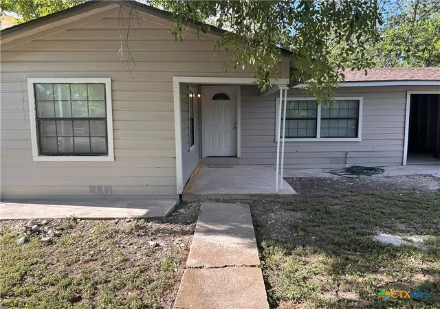 1st image of 932 Anderson, Seguin, TX 78155 | MLS# 619249