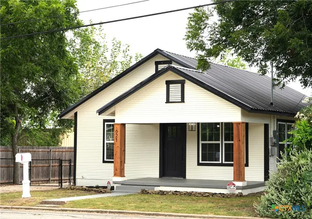 1st image of 621 E Gonzales St, Seguin, TX 78155 | MLS# 619262