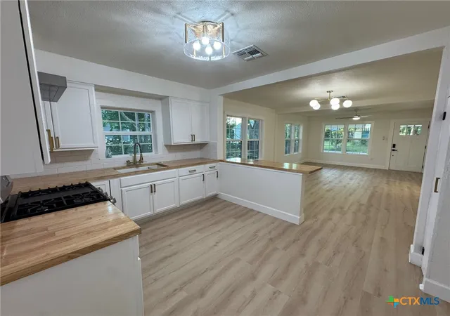 2nd image of 621 E Gonzales St, Seguin, TX 78155 | MLS# 619262