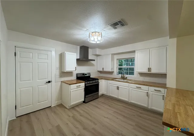 3rd image of 621 E Gonzales St, Seguin, TX 78155 | MLS# 619262