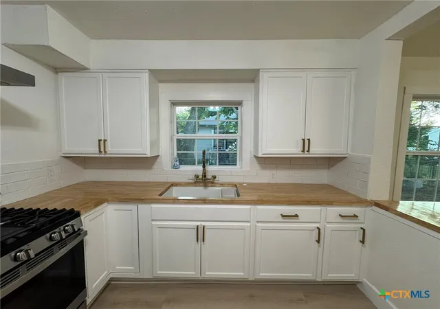 4th image of 621 E Gonzales St, Seguin, TX 78155 | MLS# 619262