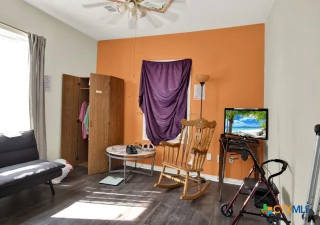2nd image of 620 E 8th Ave, Belton, TX 76513