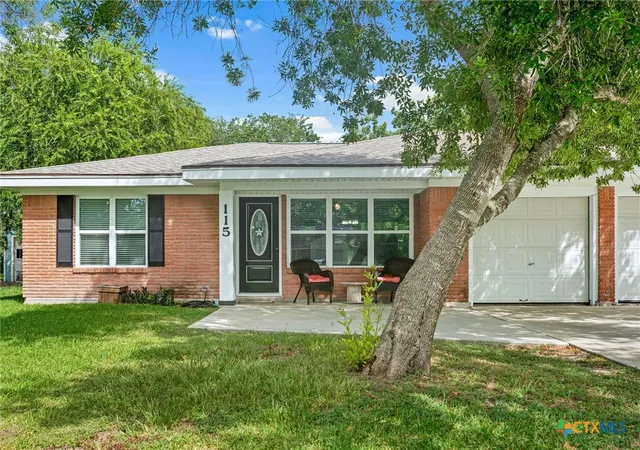 2nd image of 115 Burnet St, Port Lavaca, TX 77979 | MLS# 619404