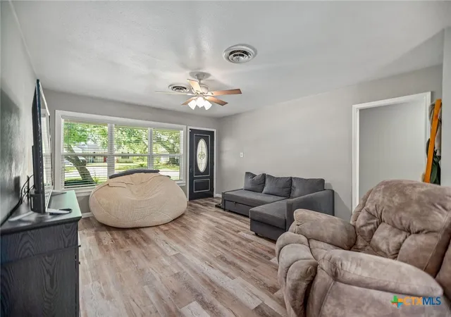4th image of 115 Burnet St, Port Lavaca, TX 77979 | MLS# 619404