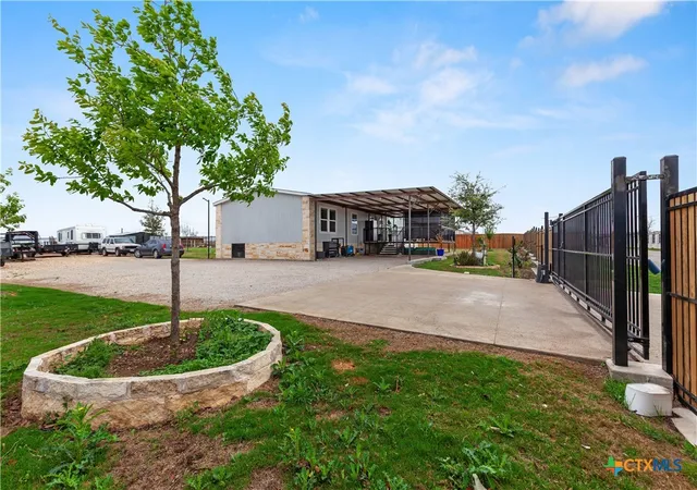 2nd image of 122 Kelp Gull Dr, Del Valle, TX 78617 | MLS# 619250