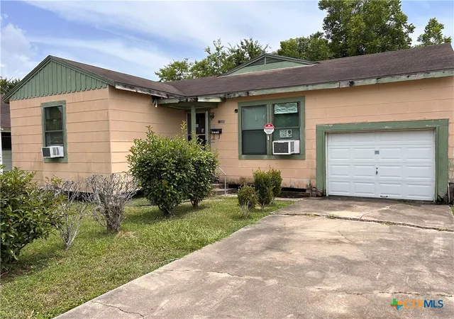 1st image of 1305 E Mistletoe Ave, Victoria, TX 77901 | MLS# 619603