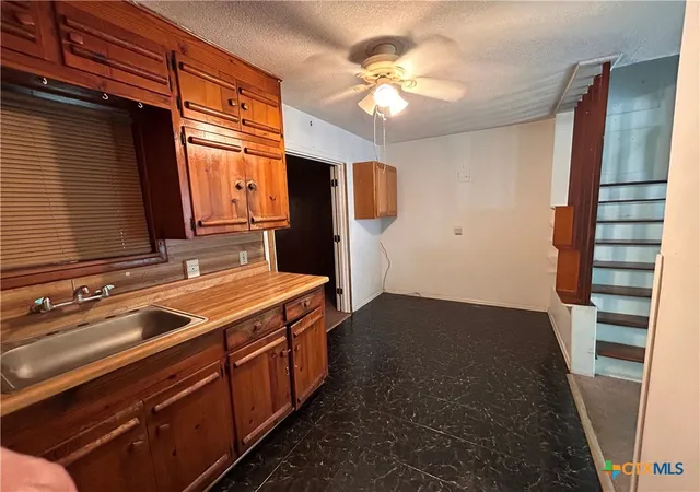 3rd image of 1305 E Mistletoe Ave, Victoria, TX 77901 | MLS# 619603
