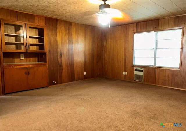 5th image of 1305 E Mistletoe Ave, Victoria, TX 77901 | MLS# 619603