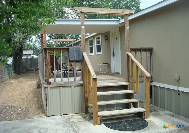 Photo 4 of Manufactured home for sale at 118 Country Oaks Dr, La Vernia, TX 78121 | MLS# 619557 | Listing updated on 2026-07-14
