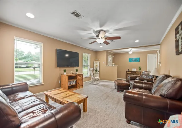 4th image of 305 W Division St, Edna, TX 77957 | MLS# 619716