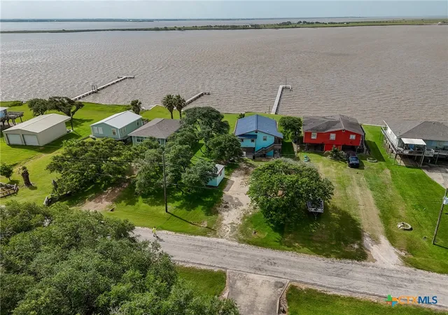 5th image of 2116 W Bayshore Dr, Palacios, TX 77465 | MLS# 619809
