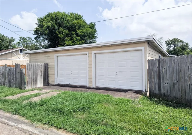 5th image of 2004 Navidad St, Victoria, TX 77901 | MLS# 619883
