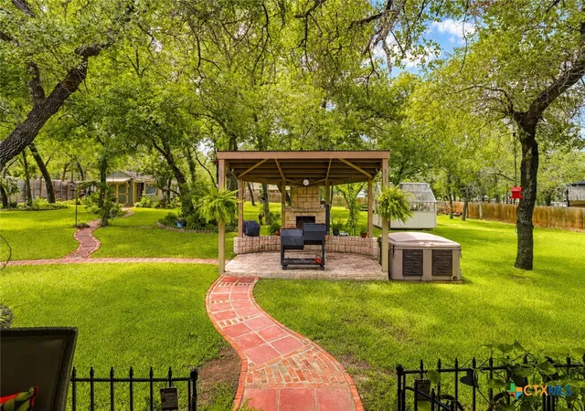 Photo 3 of Single family home for sale at 300 Cibolo Ridge Dr, La Vernia, TX 78121 | MLS# 619907 | Listing updated on 2026-08-01