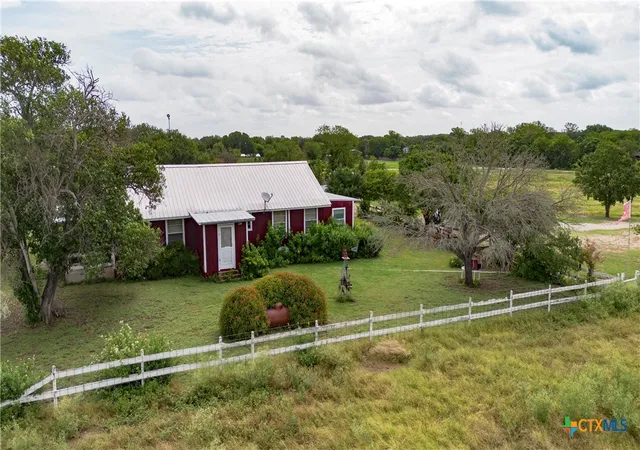 Photo 2 of Single family home for sale at 402 Happy Hvn Rd, Mc Queeney, TX 78123 | MLS# 619960 | Listing updated on 2026-07-18