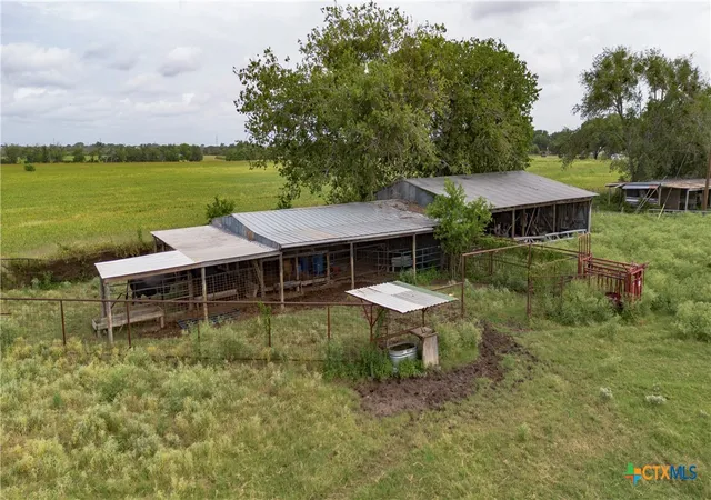 Photo 4 of Single family home for sale at 402 Happy Hvn Rd, Mc Queeney, TX 78123 | MLS# 619960 | Listing updated on 2026-07-18